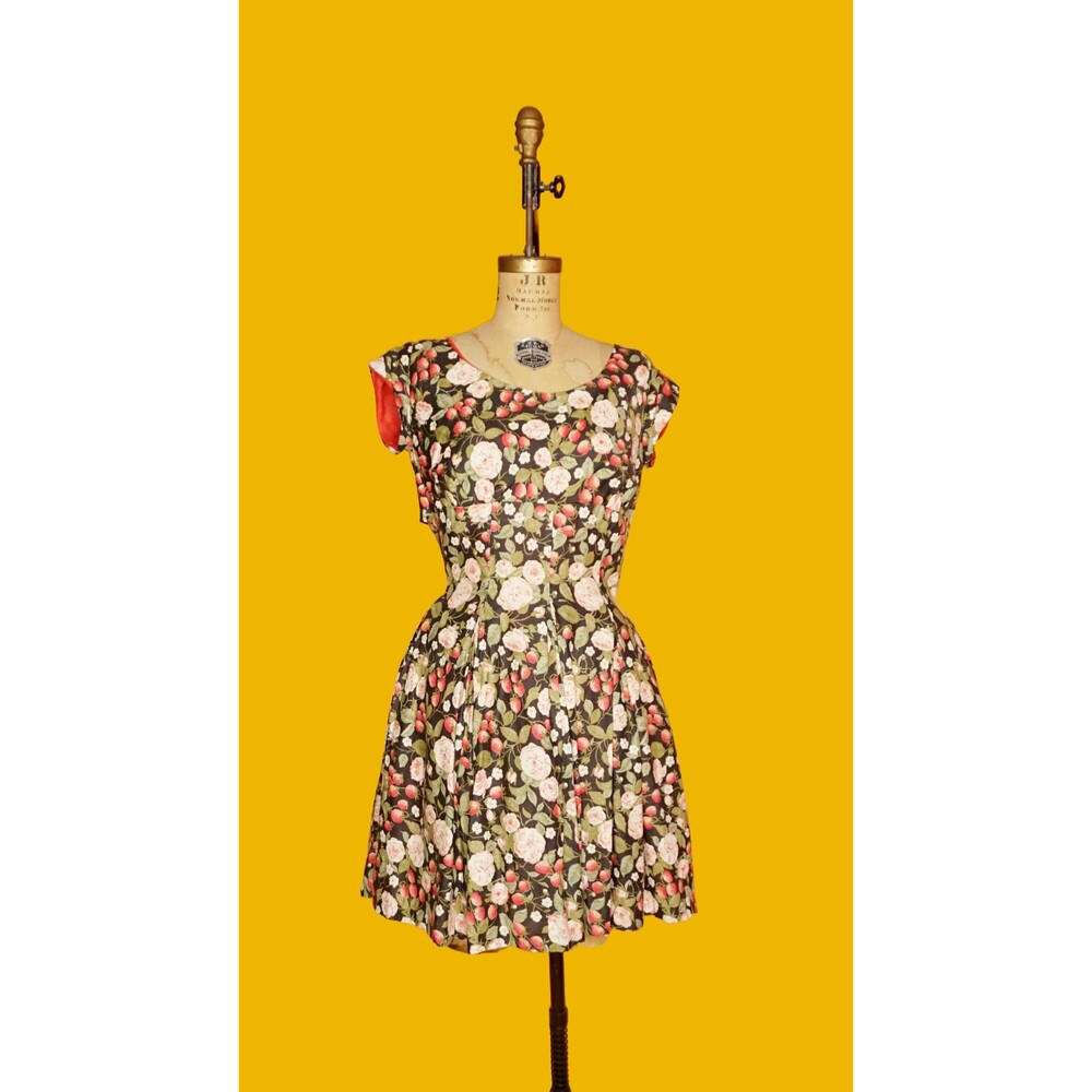 1990s ANNA SUI STRAWBERRY Roses Print Dress W/Red Tulle Underlay & Bow Back. M-L - Picture 4 of 10